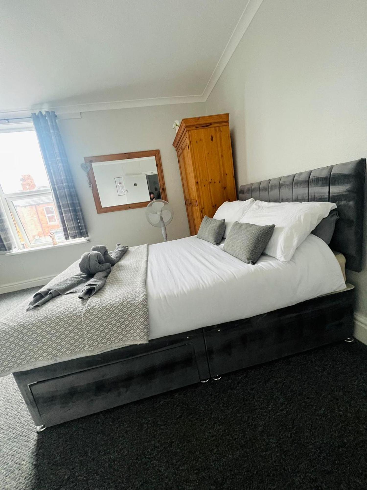 Lincoln City Centre Rooms P&S 외부 사진